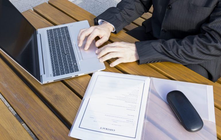 lawyer-working-outdoors